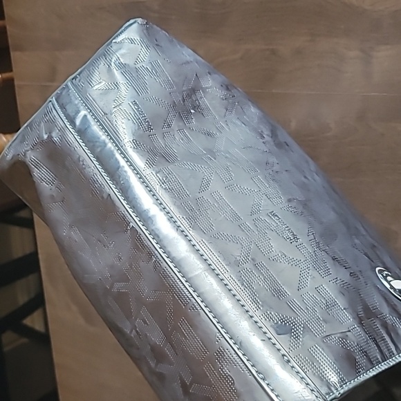 Michael Kors Gold Mirror Signature PVC and Leather Tote Gold tone large bag - Picture 8 of 16